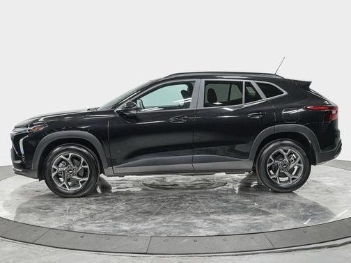 Mosaic Black Metallic 2024 Chevrolet Trax LT
