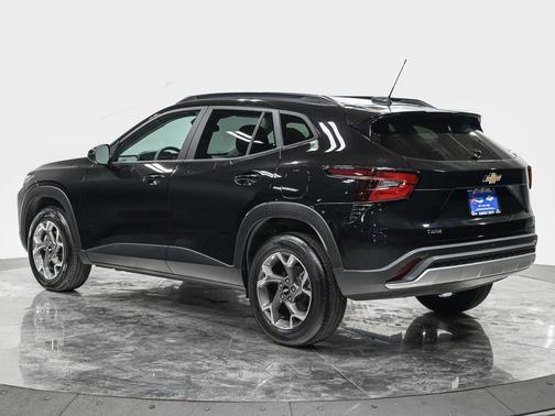 Mosaic Black Metallic 2024 Chevrolet Trax LT