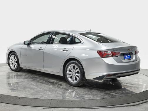 Silver Ice Metallic 2019 Chevrolet Malibu LT