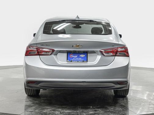 Silver Ice Metallic 2019 Chevrolet Malibu LT