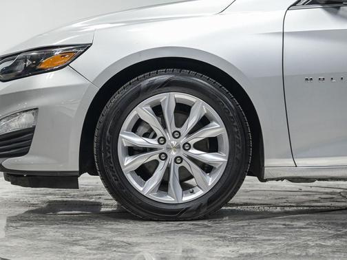 Silver Ice Metallic 2019 Chevrolet Malibu LT