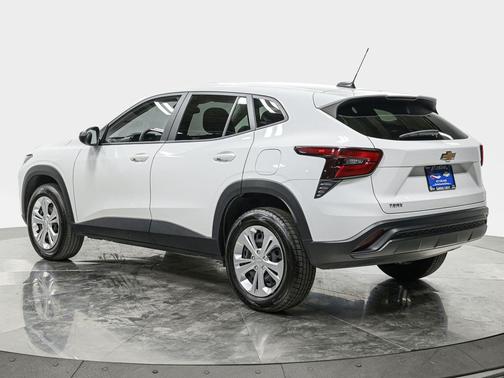 Summit White 2025 Chevrolet Trax LS