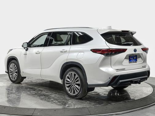 2021 Toyota Highlander Hybrid Platinum
