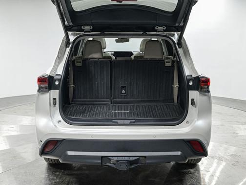 2021 Toyota Highlander Hybrid Platinum