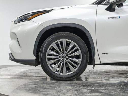 2021 Toyota Highlander Hybrid Platinum
