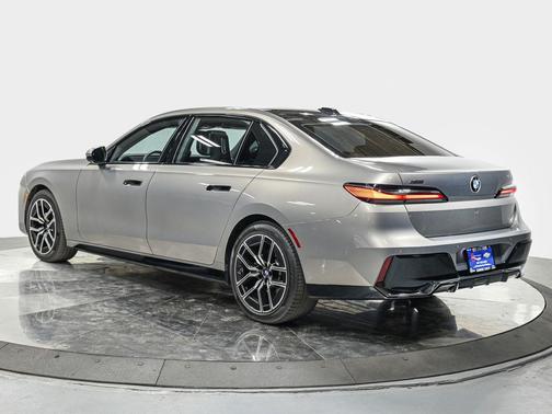 2025 BMW 740 i xDrive