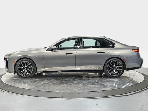 2025 BMW 740 i xDrive