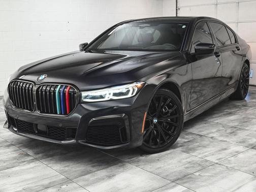Carbon Black Metallic 2022 BMW 750 i xDrive