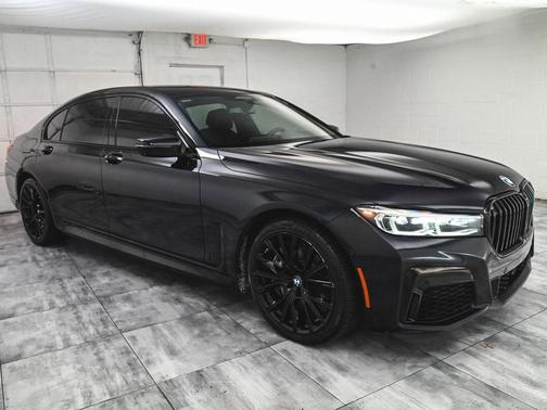Carbon Black Metallic 2022 BMW 750 i xDrive