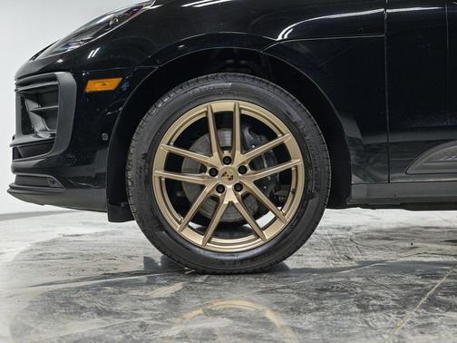 2023 Porsche Macan Base