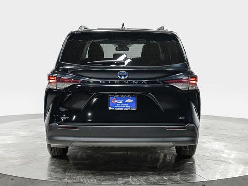 2025 Toyota Sienna LE