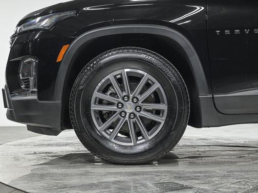 Mosaic Black Metallic 2023 Chevrolet Traverse LT Leather