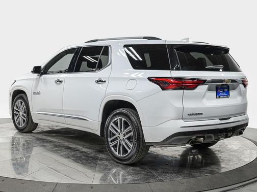 Summit White 2023 Chevrolet Traverse High Country