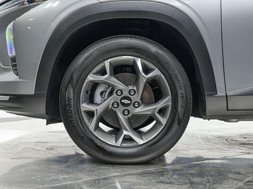 Sterling Gray Metallic 2026 Chevrolet Trax LT