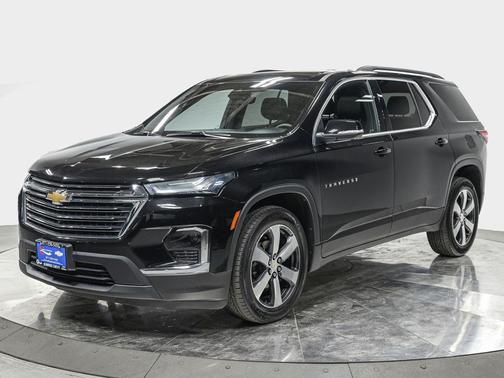 Mosaic Black Metallic 2023 Chevrolet Traverse LT Leather