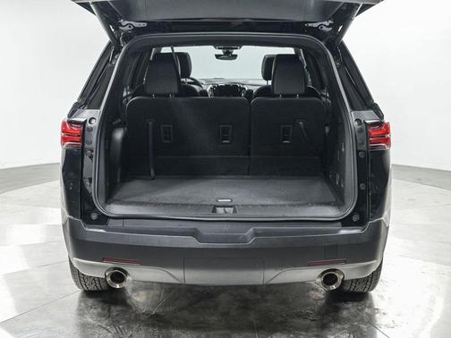Mosaic Black Metallic 2023 Chevrolet Traverse LT Leather