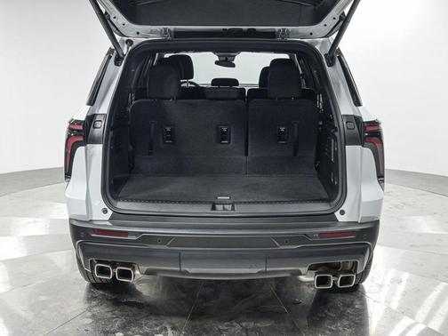 2024 Chevrolet Traverse LS