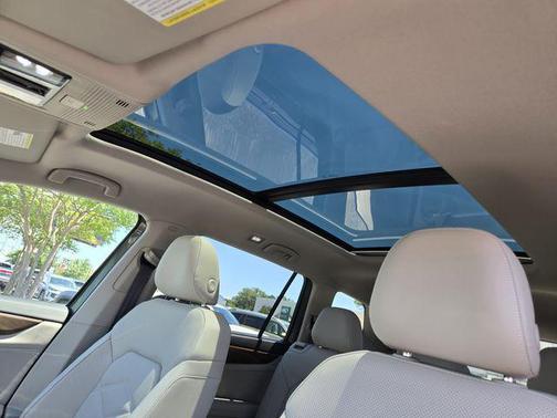 Pearl 2026 Volkswagen Atlas 2.0T SE w/Technology
