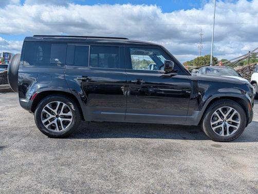 2023 Land Rover Defender 110 SE