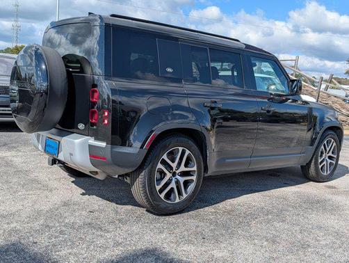 2023 Land Rover Defender 110 SE