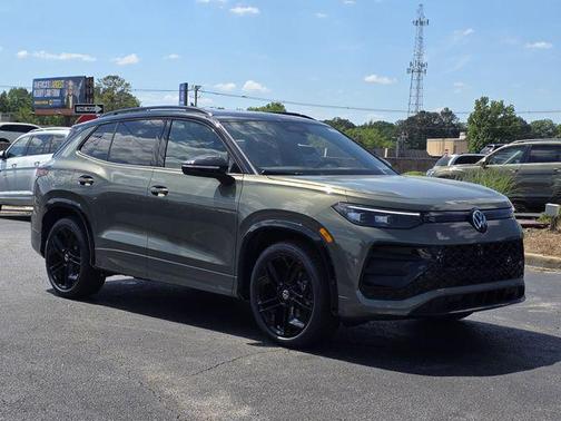 Avocado Green w/Deep Black Roof 2026 Volkswagen Tiguan 2.0T SE R-Line Black