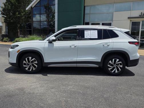 Pure White 2025 Volkswagen Tiguan 2.0T S