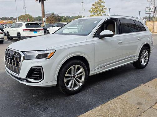 Glacier White Metallic 2025 Audi Q7 55 Premium Plus