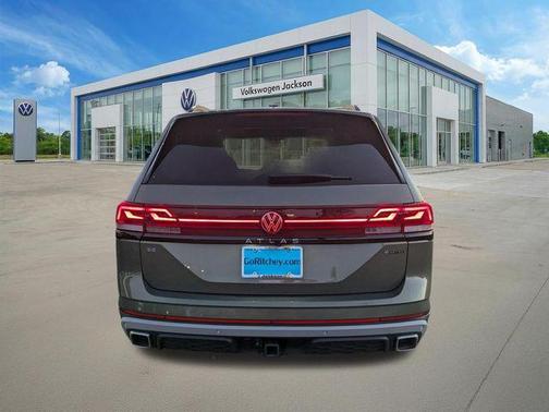 Avocado Green Pearl 2025 Volkswagen Atlas 2.0T Peak Edition