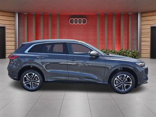 2025 Audi Q5 Premium