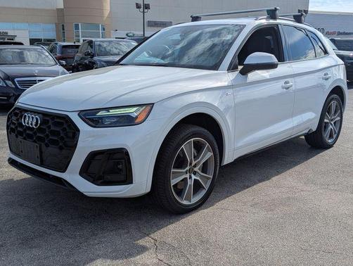 Glacier White Metallic 2025 Audi Q5 45 S line Premium