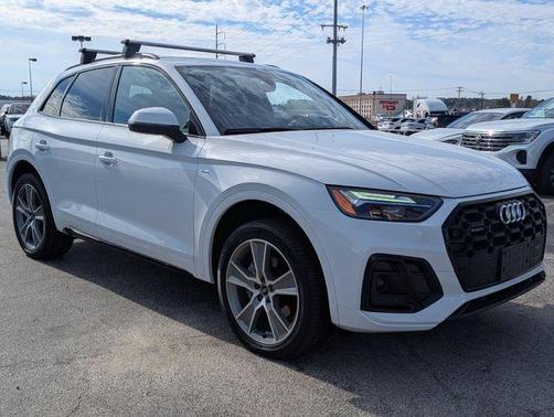 Glacier White Metallic 2025 Audi Q5 45 S line Premium