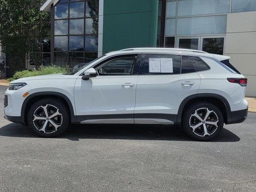 Pure White 2025 Volkswagen Tiguan 2.0T SE