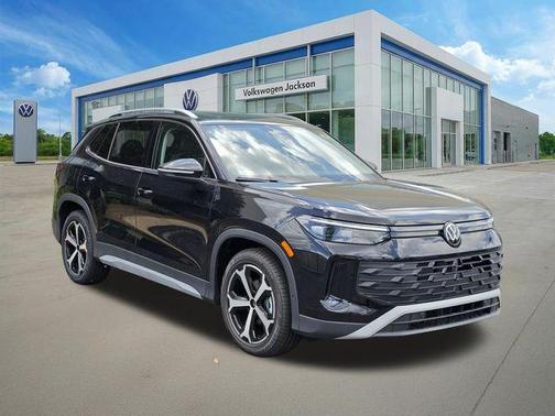 Opal White Pearl 2026 Volkswagen Tiguan 2.0T SE