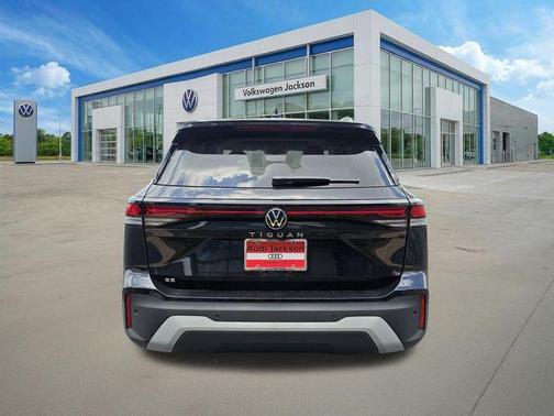 Opal White Pearl 2026 Volkswagen Tiguan 2.0T SE