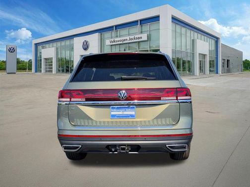 avocado green pearl 2026 Volkswagen Atlas 2.0T SE w/Technology