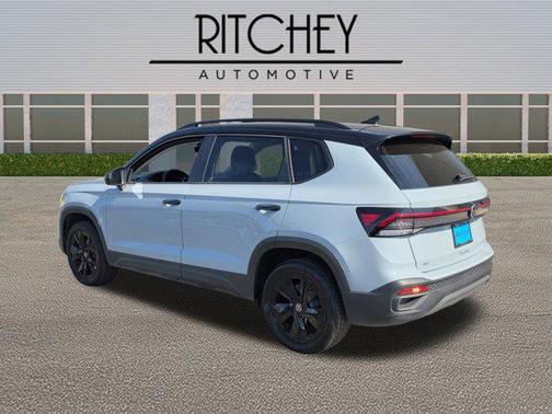 2025 Volkswagen Taos 1.5T SE Black