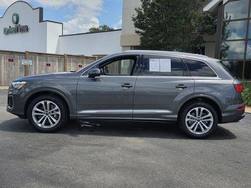 Samurai Gray Metallic 2025 Audi Q7 55 Premium