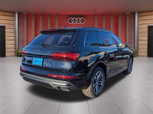 2026 Audi Q7 45 Premium