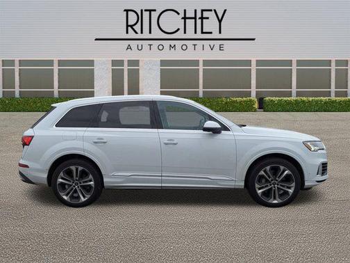 2023 Audi Q7 55 Premium Plus