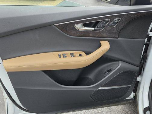 2025 Audi Q8 55 Premium Plus