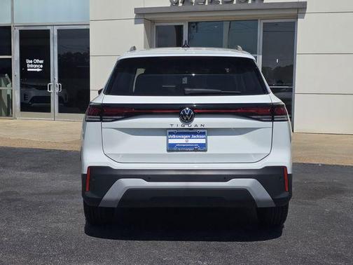 Pure White 2025 Volkswagen Tiguan 2.0T S