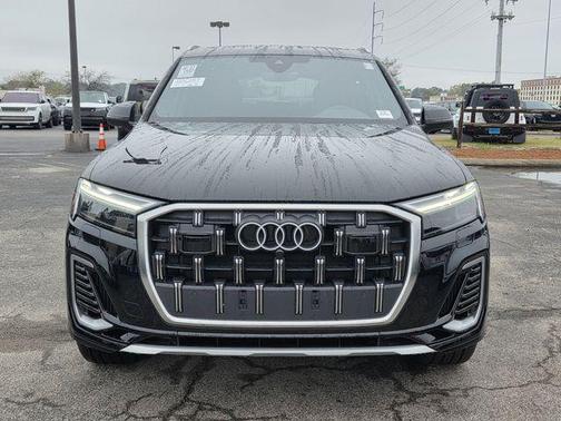 Mythos Black Metallic 2025 Audi Q7 55 Premium Plus