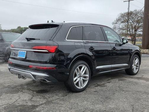 Mythos Black Metallic 2025 Audi Q7 55 Premium Plus