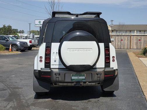 2024 Land Rover Defender 110 P400 X-Dynamic SE