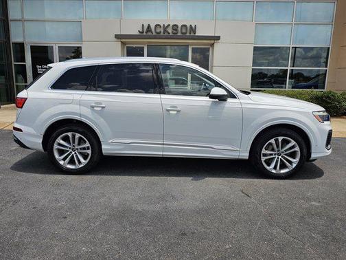 2025 Audi Q7 55 Premium Plus