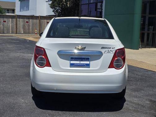 Summit White 2014 Chevrolet Sonic LT