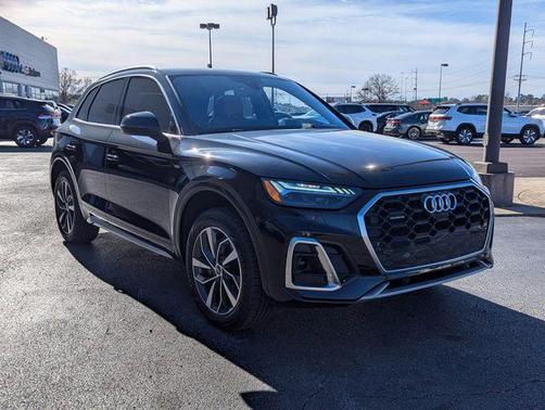 Mythos Black Metallic 2023 Audi Q5 45 S line Prestige