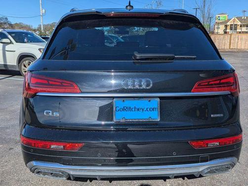 Mythos Black Metallic 2023 Audi Q5 45 S line Prestige
