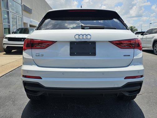 2025 Audi Q3 Premium 45 TFSI S line quattro Tiptronic