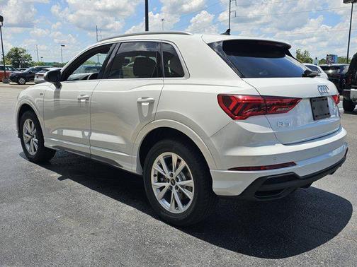 2025 Audi Q3 Premium 45 TFSI S line quattro Tiptronic